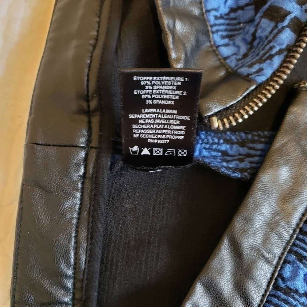 𝅺Sanctuary Y2K Zip Mini Blue Geo Black Skirt